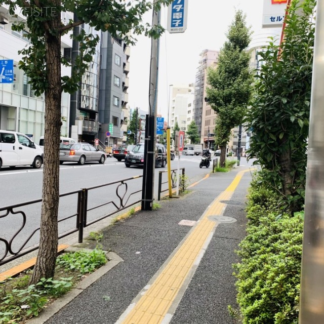 お茶の水サニービル ビル前面道路