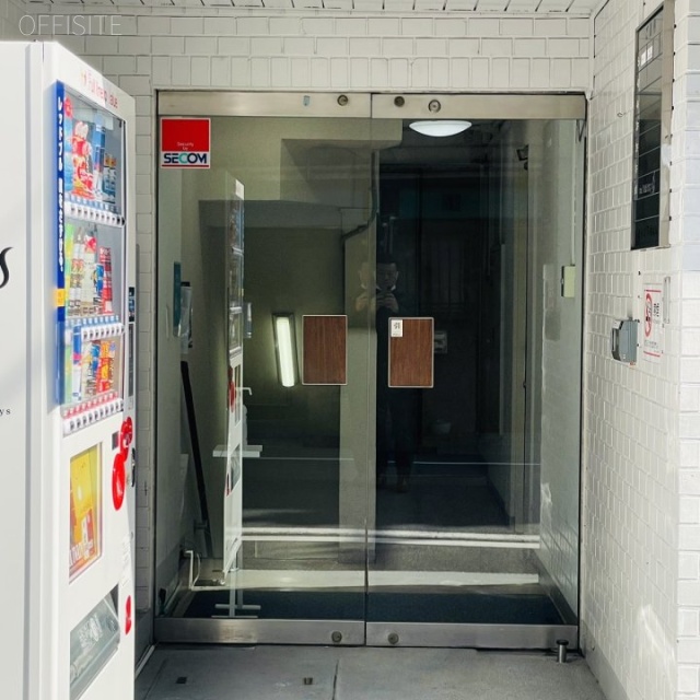 三崎町2-12-9ビル オフィスビル出入口