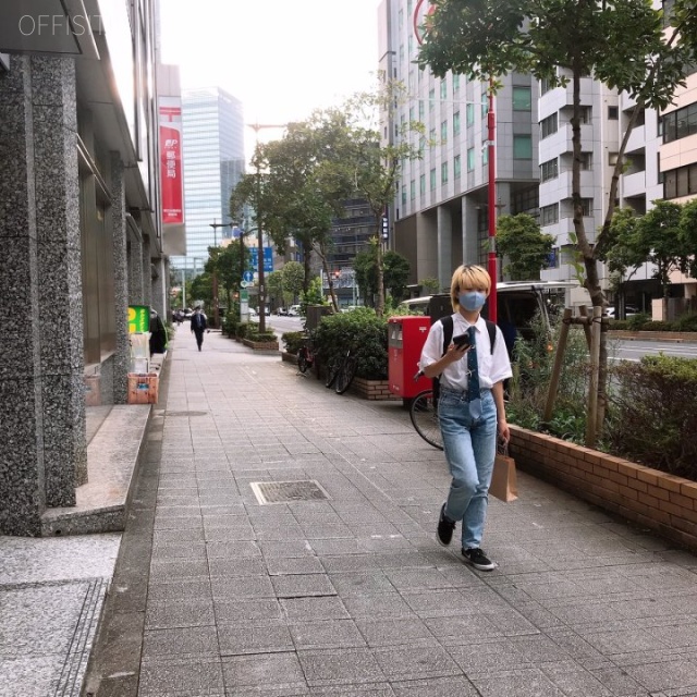 ワカ末ビル(7階:サービスオフィス) ビル前面道路