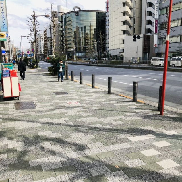 NMF神田岩本町ビル ビル前面道路