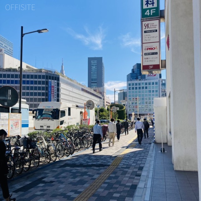 松岡セントラルビル ビル前面道路