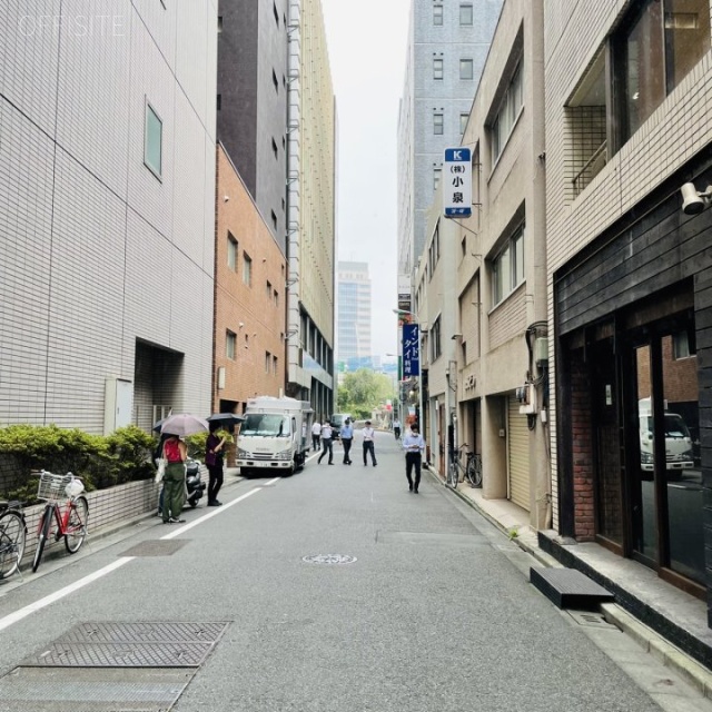 紅花ビル ビル前面道路