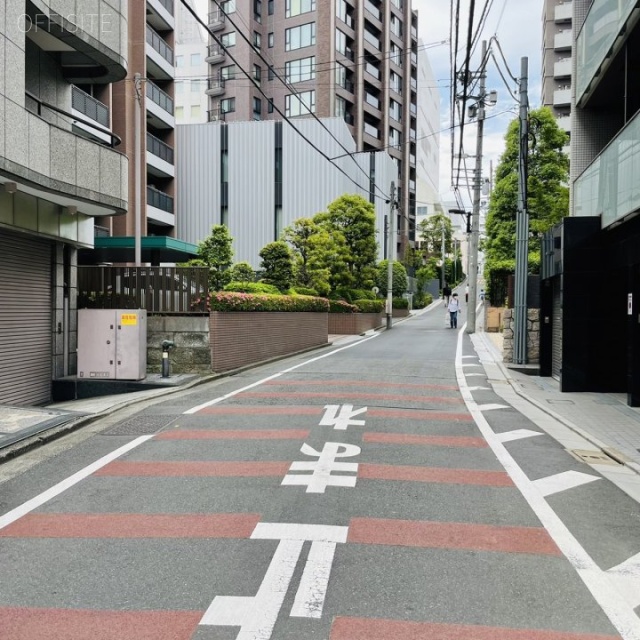ZeST一番町 ビル前面道路