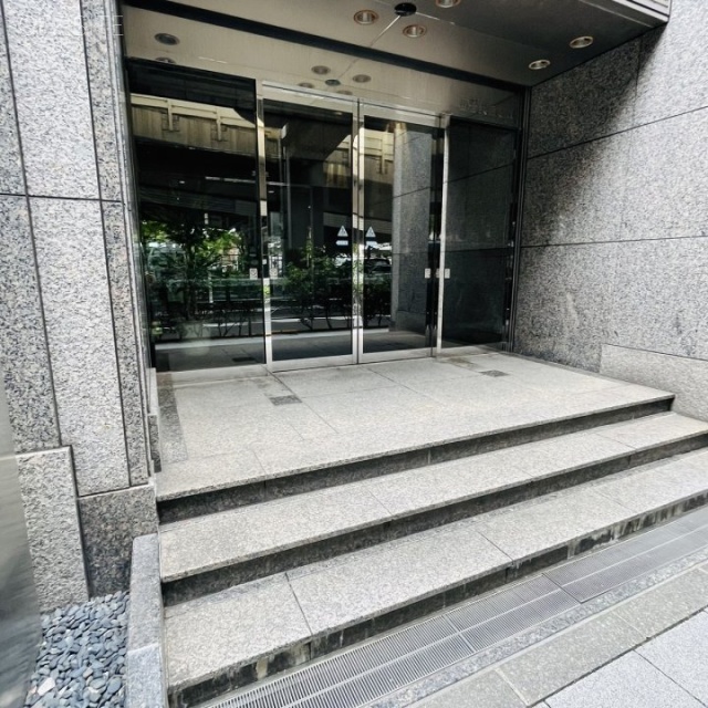 初台共同ビル エントランス