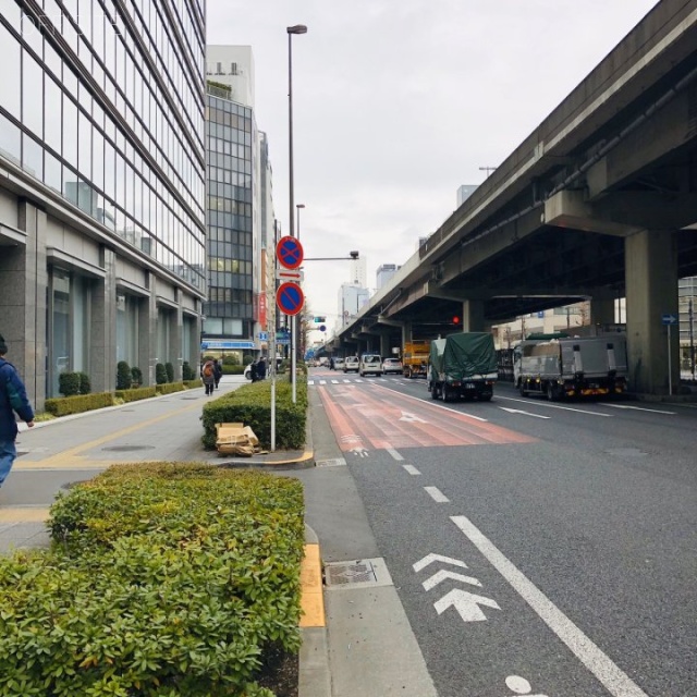 TOWA秋葉原 ビル前面道路