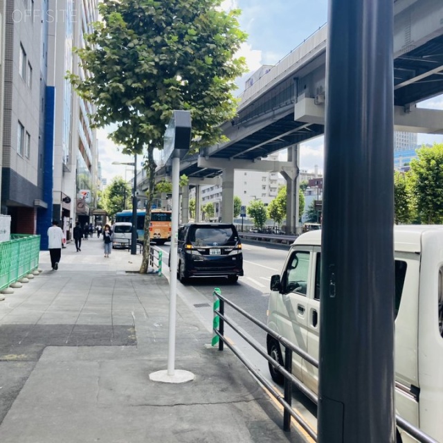 六本木三幸ビル ビル前面道路