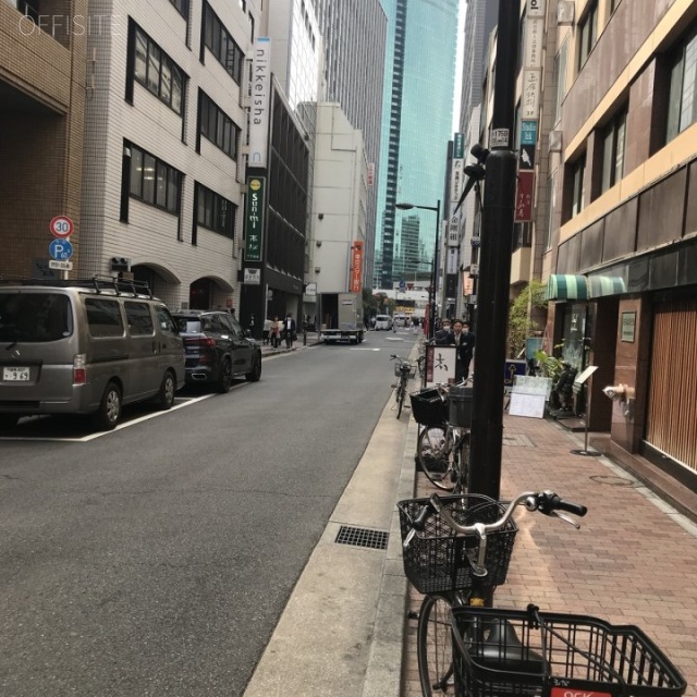 友野本社ビル ビル前面道路