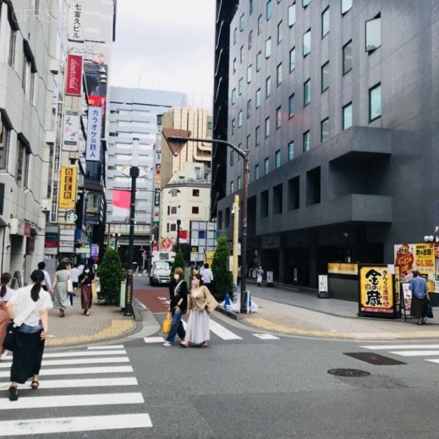 オーク池袋ビル ビル前面道路