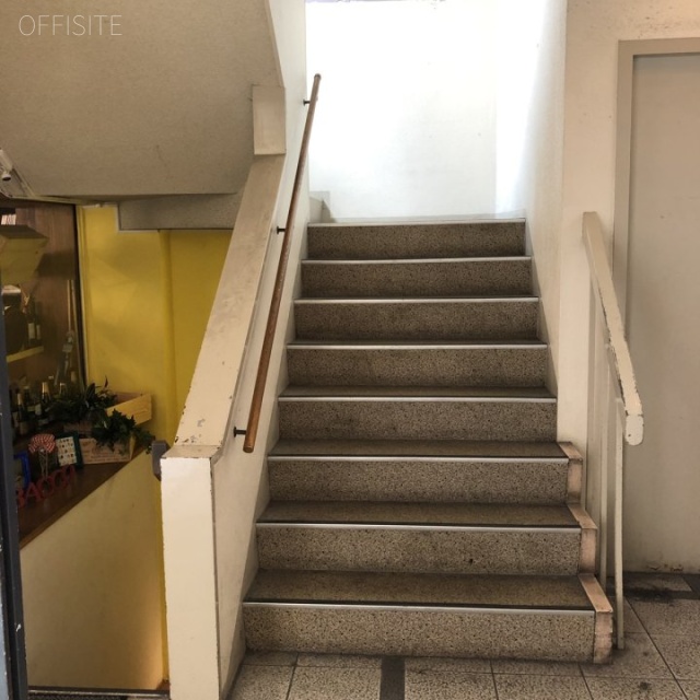 キャビックビル 階段