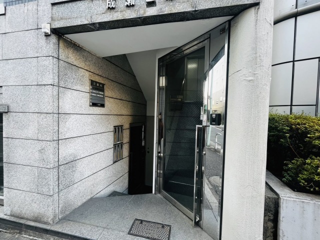 成瀬ビル エントランス