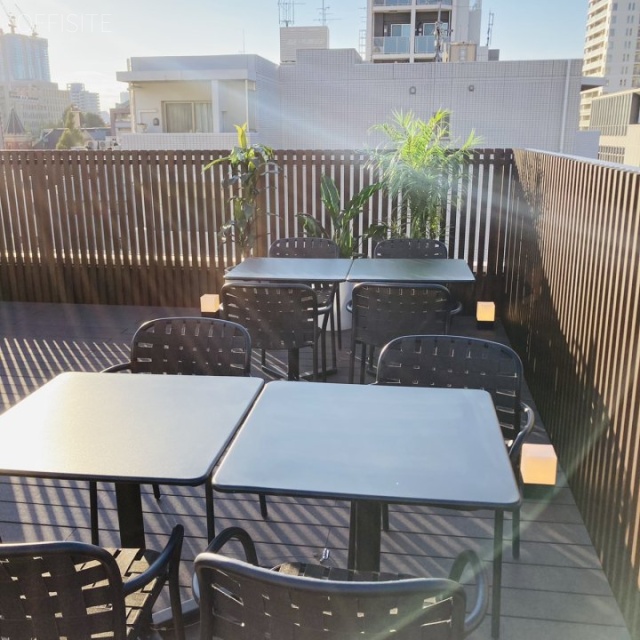 +SHIFT MITA 屋上テラス