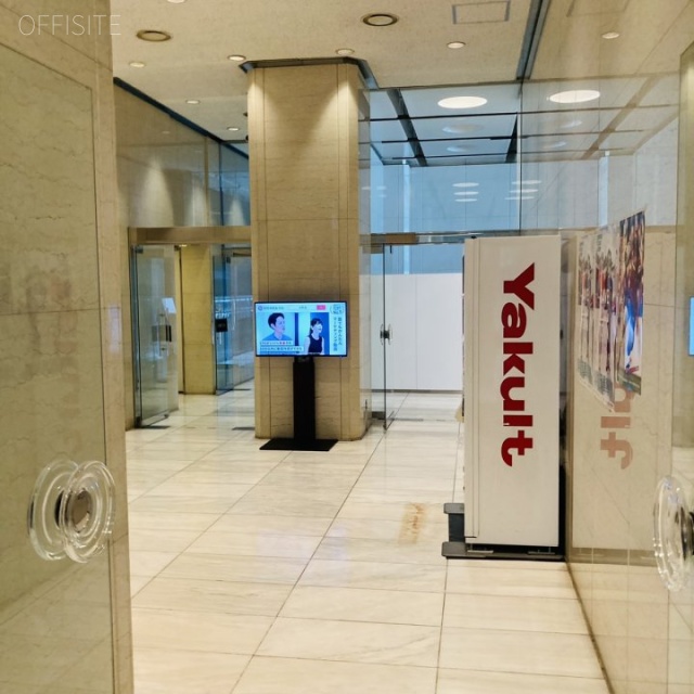 ヤクルト本社ビル エントランス