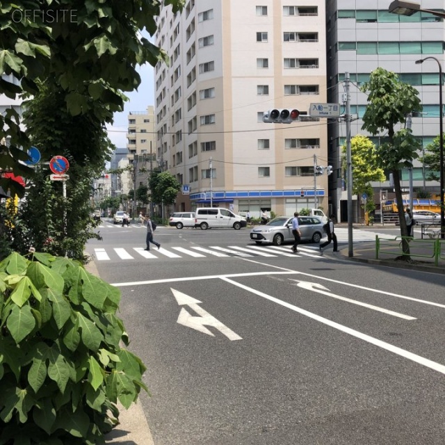 アクタアワーズ京橋 前面道路
