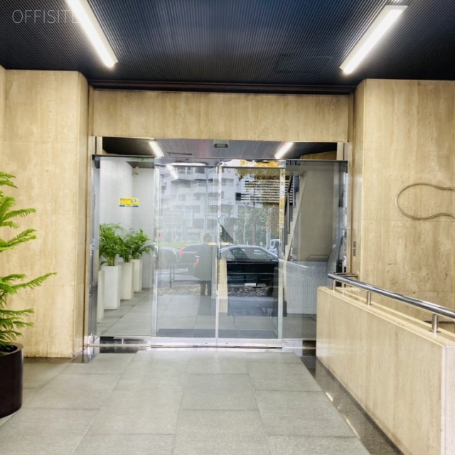 八千代ビル エントランス