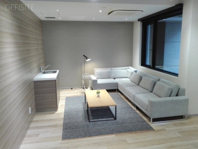 +SHIFT GINZA EAST 室内