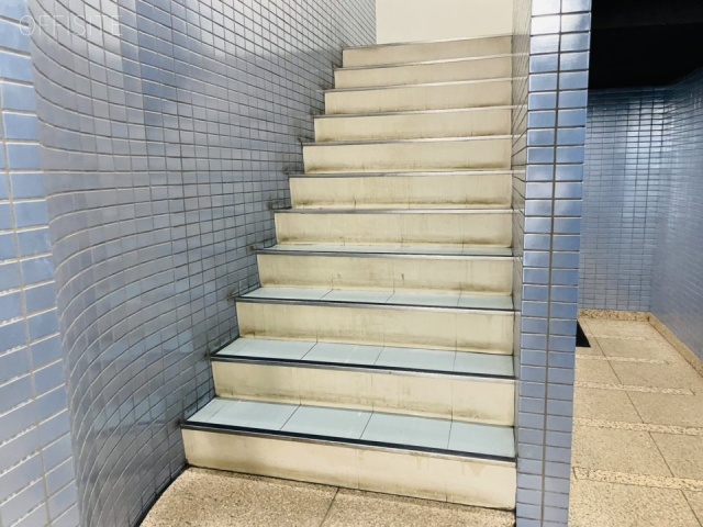 大晃(たいこう)ビル 階段
