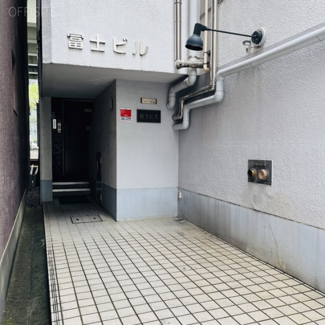 富士ビル オフィスビル出入口