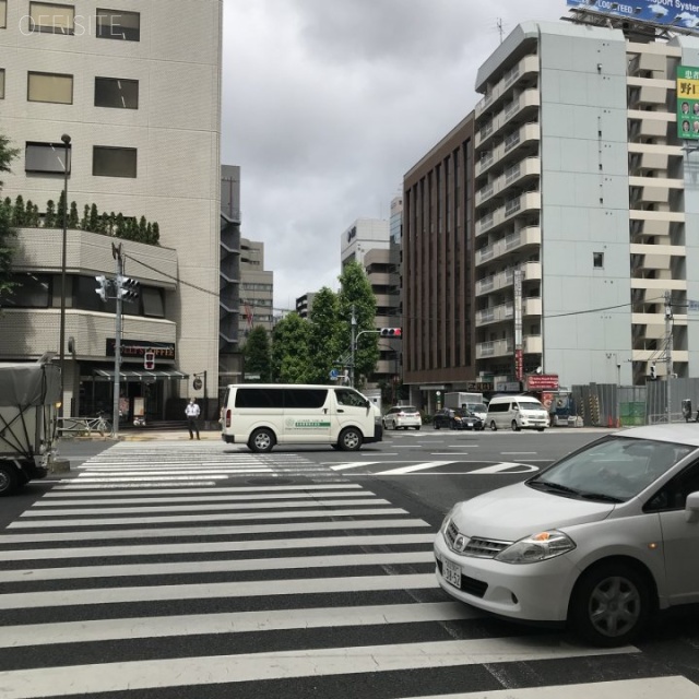 平和会館 ビル前面道路