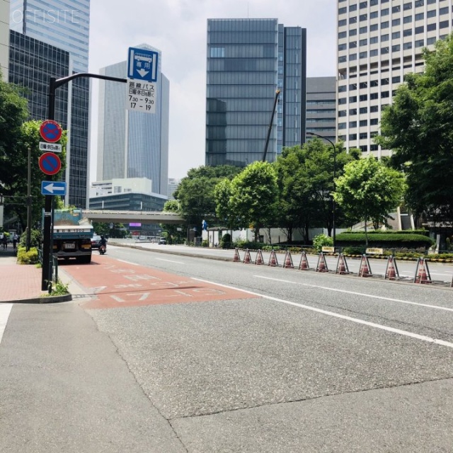 東京倶楽部ビルディング ビル前面道路
