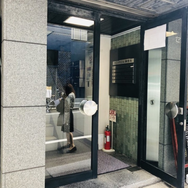 センダビル オフィスビル出入口