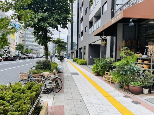プラウドフラット日本橋馬喰町ビル 前面歩道