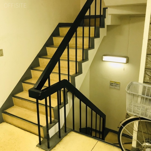 寿ビル 階段