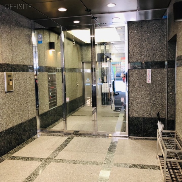 白山麻の実ビル エントランス