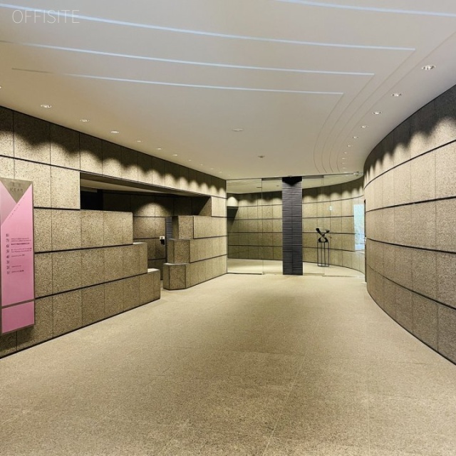 泉館紀尾井町ビル エントランス