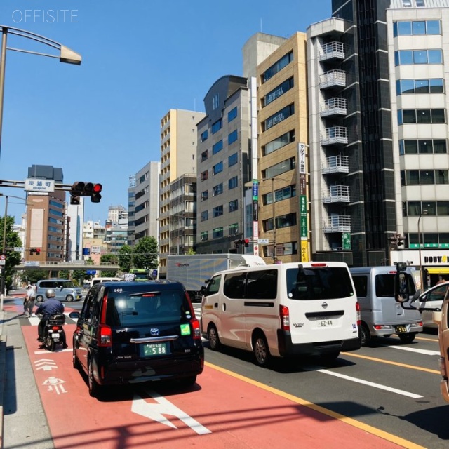 KA111 ビル前面道路