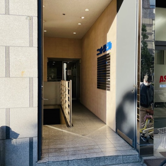 ニットクビル エントランス