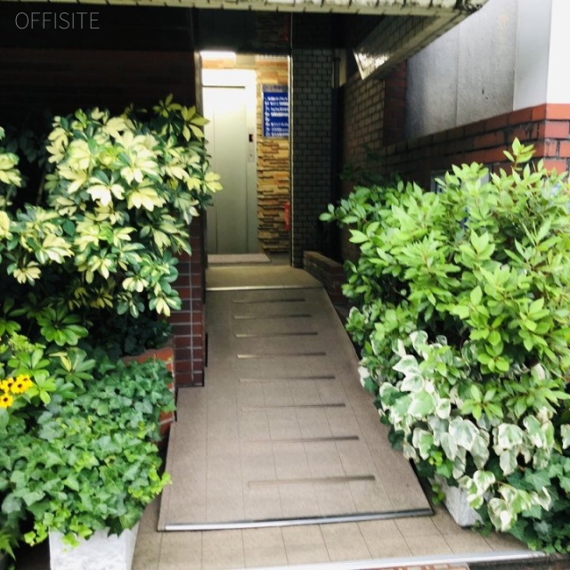 ロリエ市ヶ谷ビル エントランス