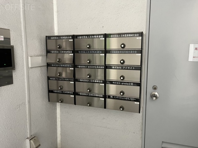 馬事畜産会館 エントランス