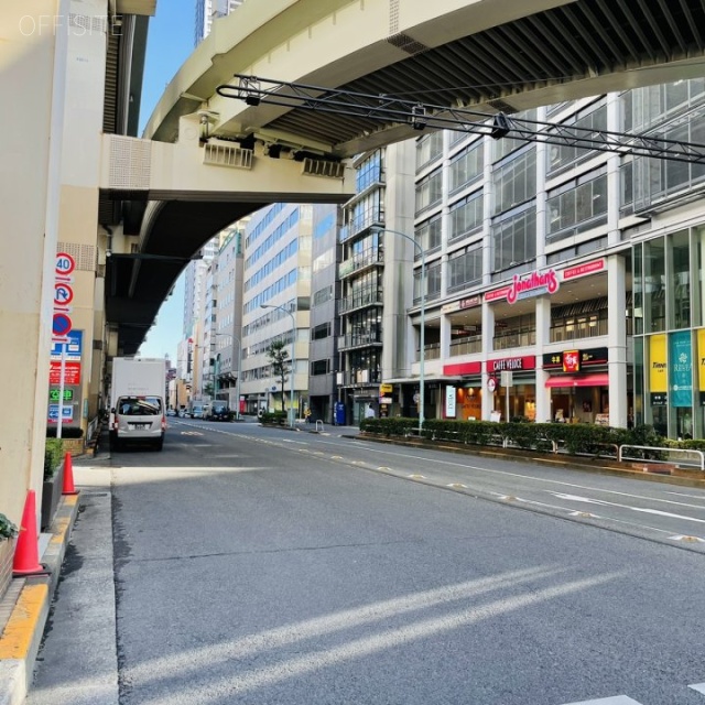 サンシャイン60 ビル前面道路