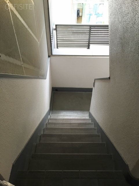 清水ビル エントランス