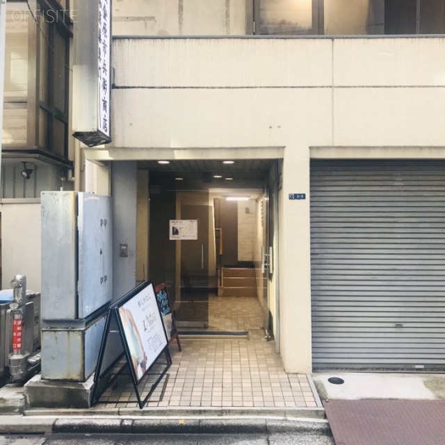 金原ビル エントランス