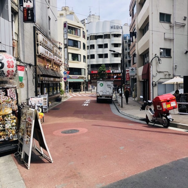 六本木グリーンビル ビル前面道路