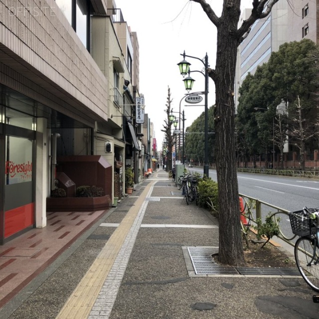 本郷綱ビル ビル前面道路
