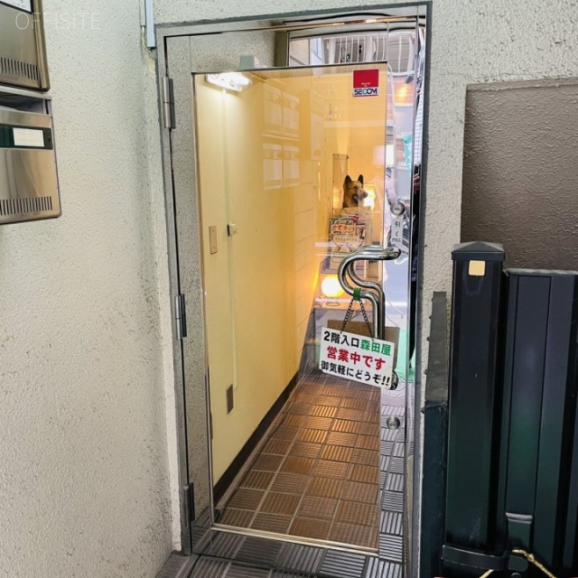 八重垣ビル エントランス