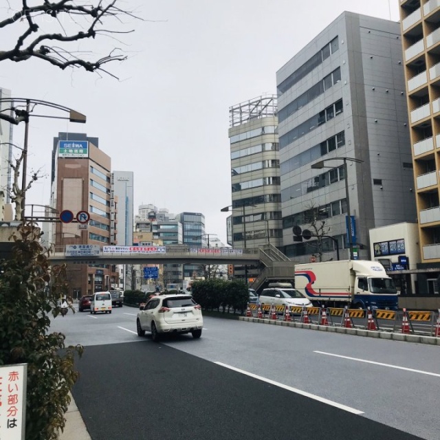 損保ジャパン神田淡路町ビル ビル前面道路