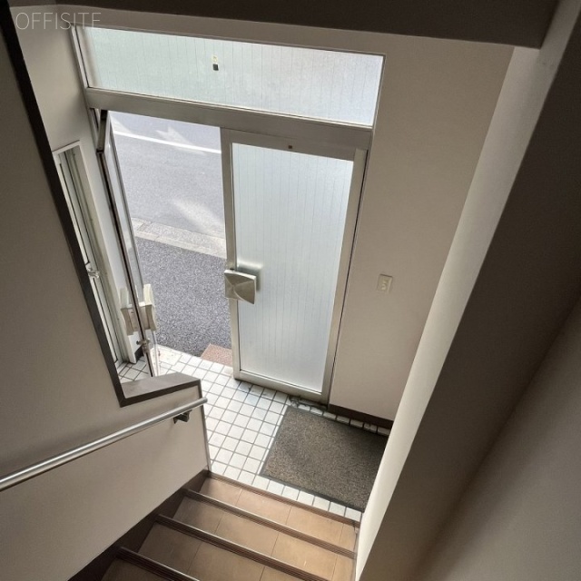 丸松陶器ビル エントランス