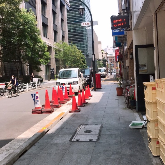 YMT日本橋ビル ビル前面道路