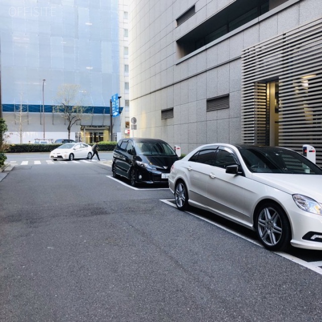 ル・グラシエルBLDG.10 ビル前面道路