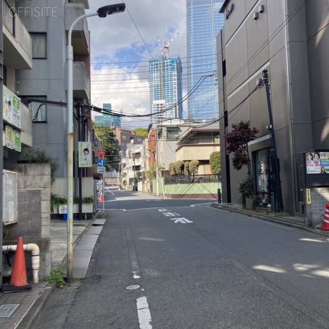 麻布ウィンテルビル 前面道路