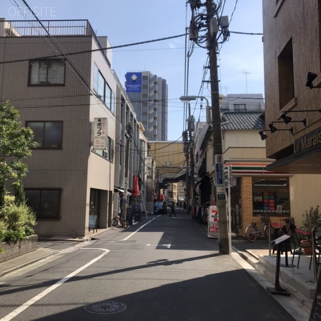 FAMビル ビル前面道路