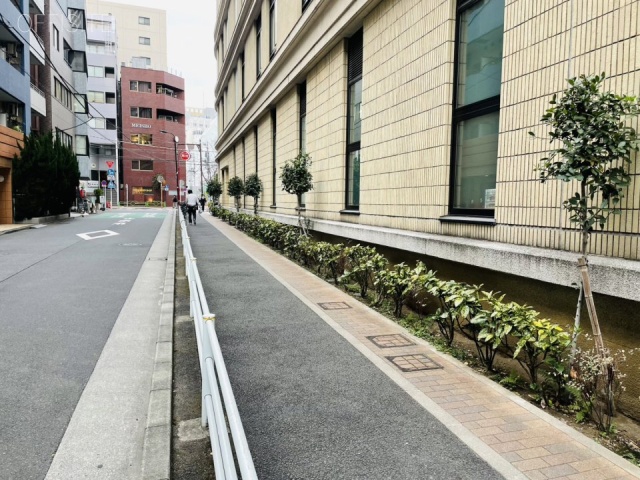 YHビル 前面歩道