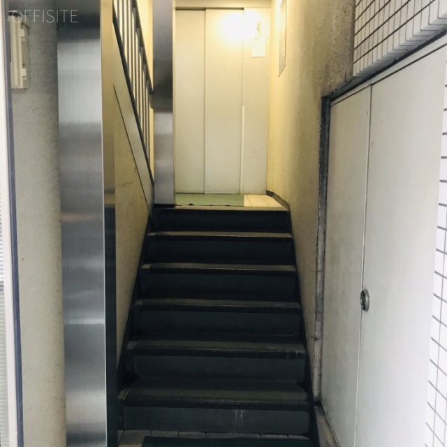 渡辺データビル エントランス