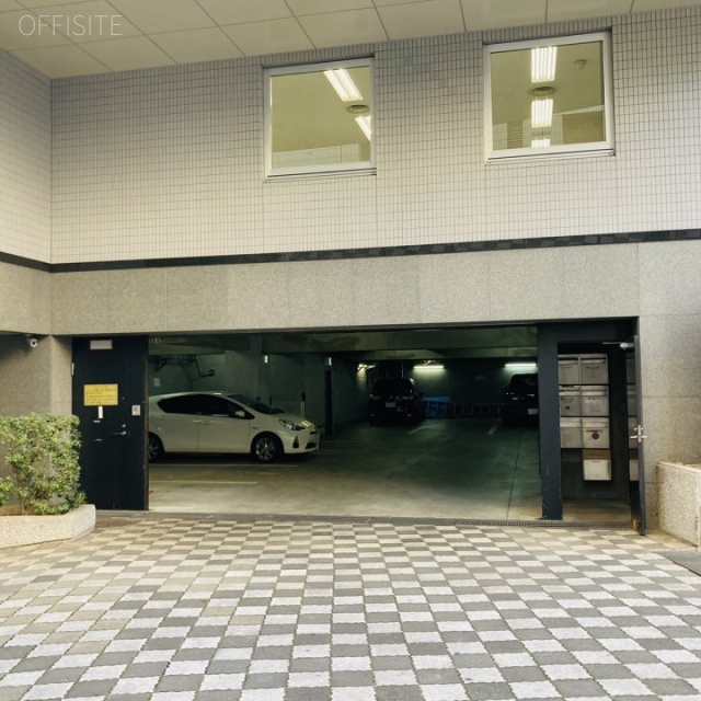 フロンティア代々木 駐車場