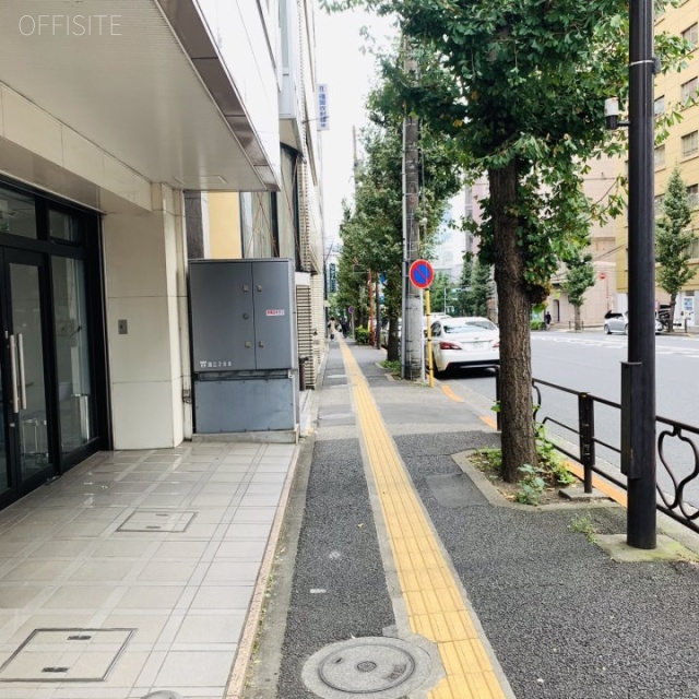 お茶の水サニービル ビル前面道路