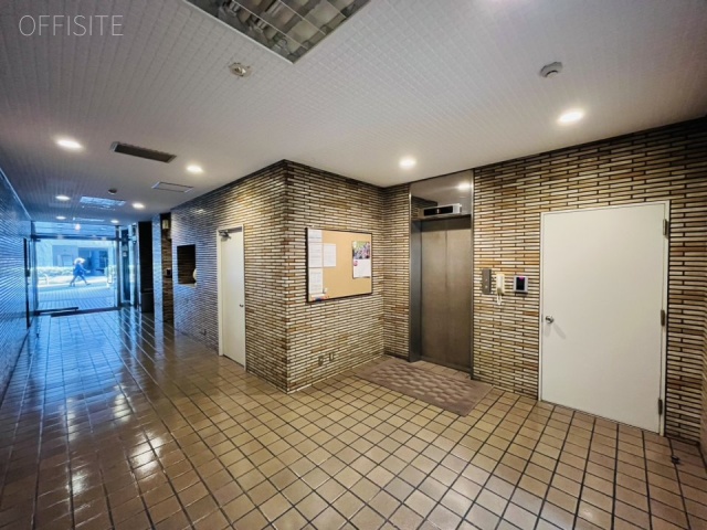 岩見ビル エントランス