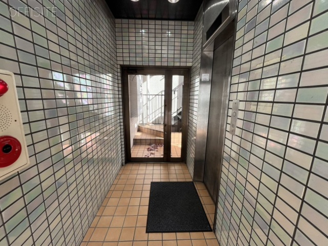 根本ビル エントランス